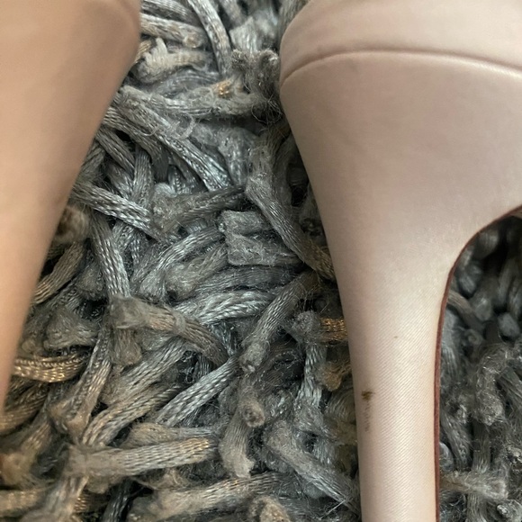 Antonio Melani Peach Satin 4 inch heels - Picture 4 of 5